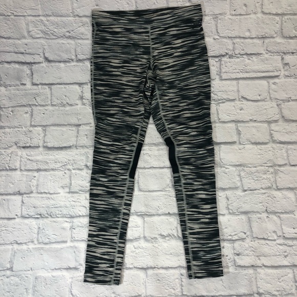 Nike Leggings Black/Gray. Zebra print. Size Small. Crop. Stretch - Picture 3 of 11
